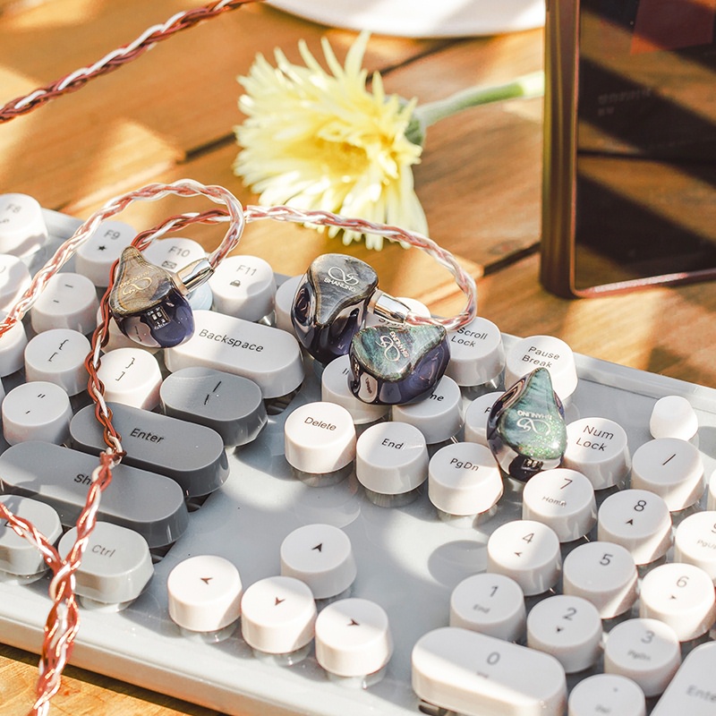 山靈ME800旗艦級圈鐵耳機(jī)正式發(fā)布，零售價4298元，首發(fā)價3998元！12月10日-14日，全網(wǎng)發(fā)售！